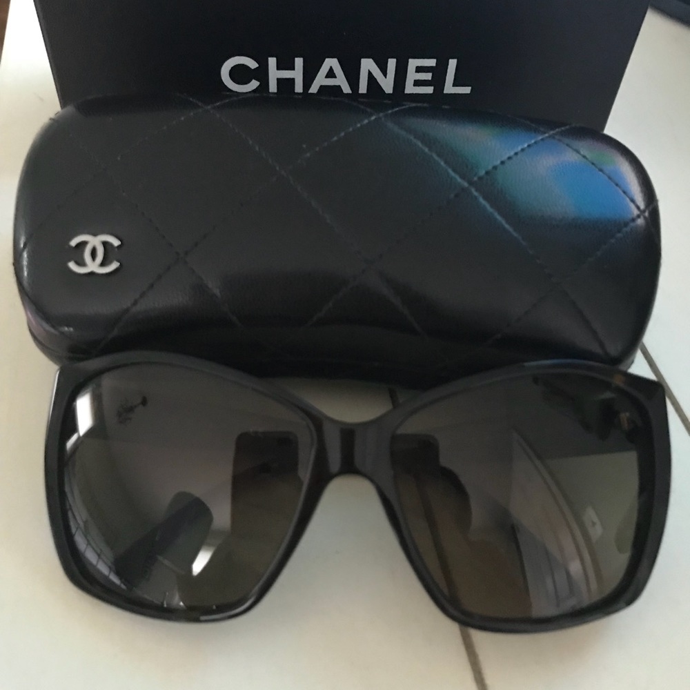 Authentic Chanel Sparkle Collection Sunglasses ~ like new